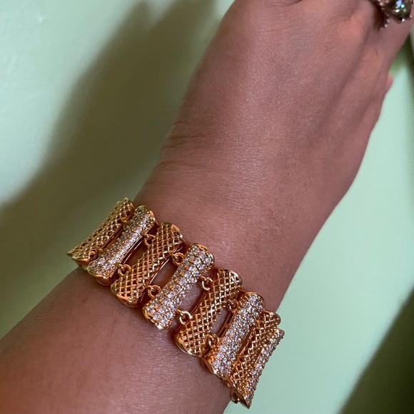 Elegant Gold Bracelet for Women - Picture 8 of 12